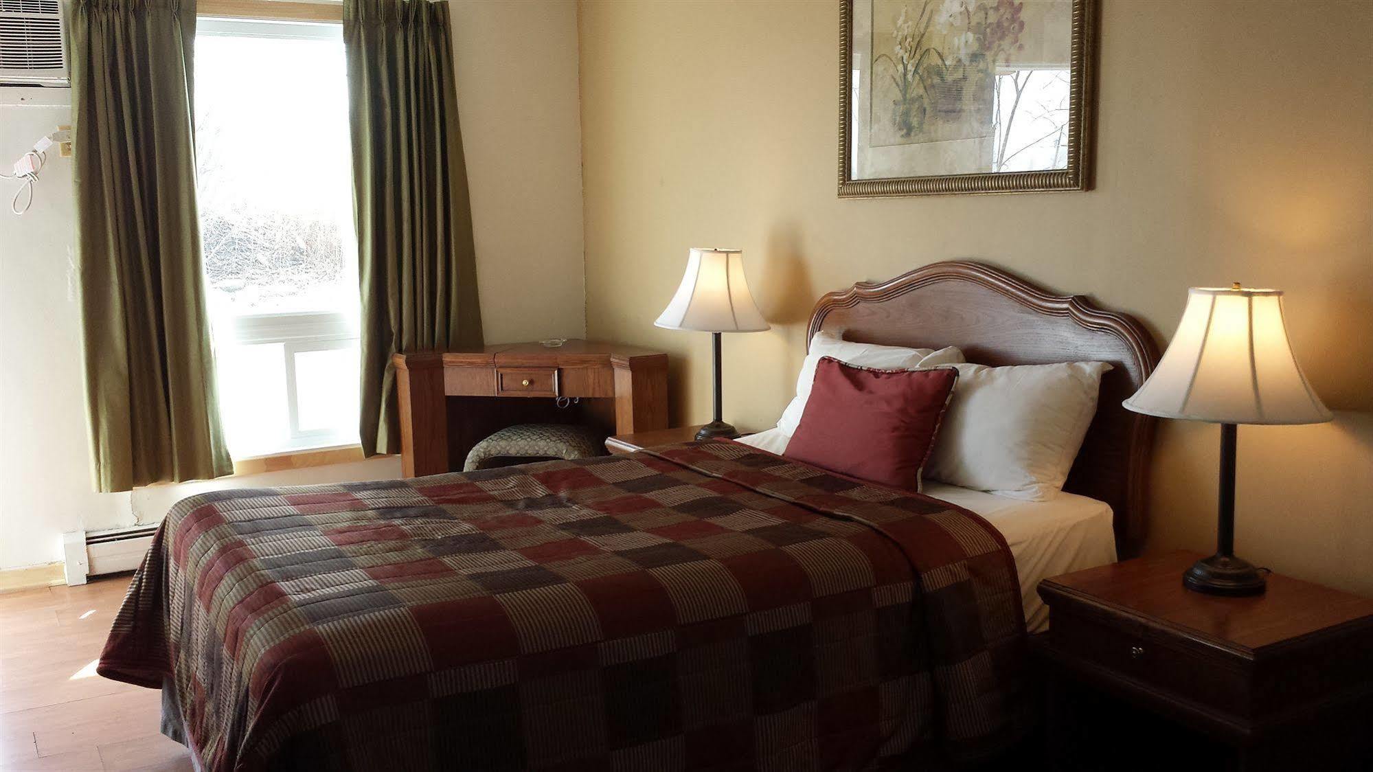 Motel Iberville Сен-Жан-сюр-Ришельо Екстериор снимка